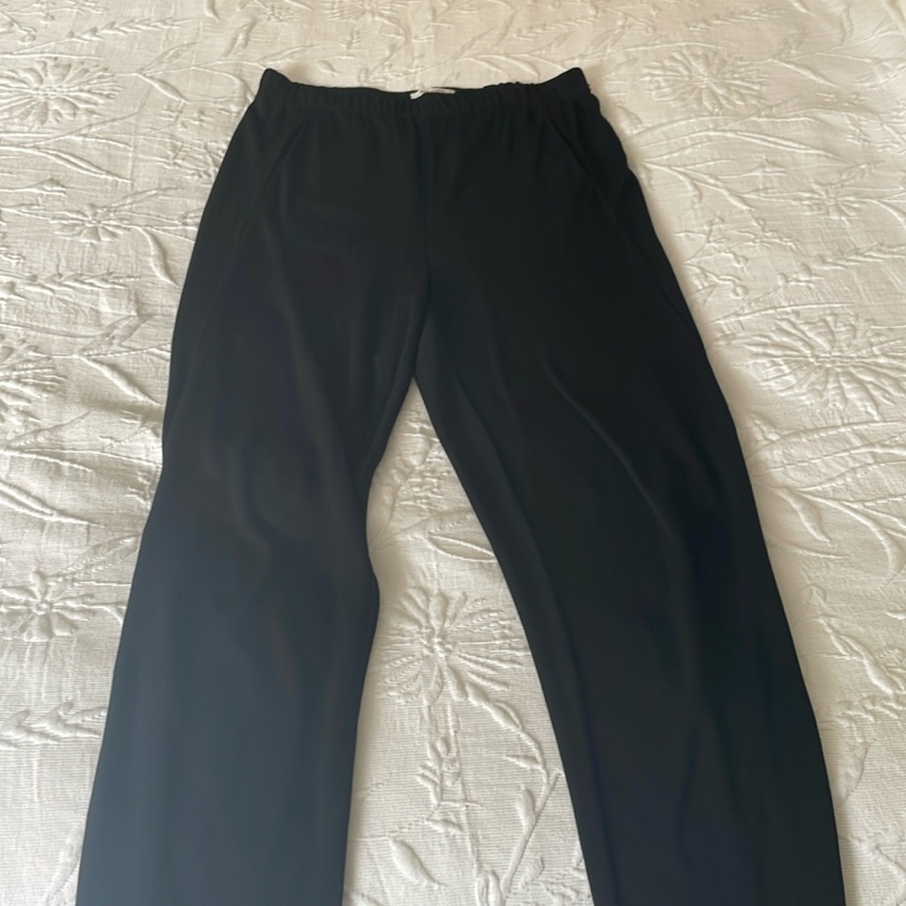 High waist. Pull on babaton pant